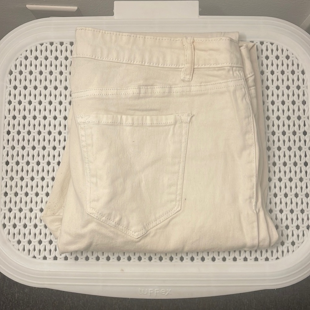 White skinny jean pants